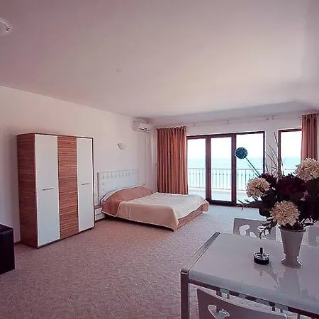 Primea מלון דירות 3*